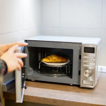 Ξενοδοχείο Tesla - Smart Garni 4*