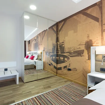 Tesla - Smart Garni 4* Belgrad