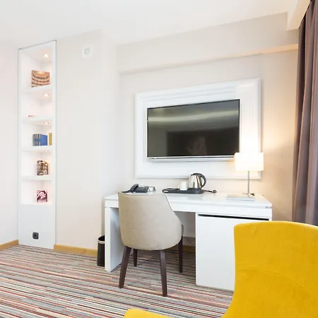 Hotel Tesla - Smart Garni 4*