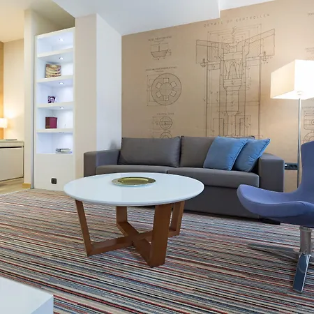 Tesla - Smart Garni Hotel 4*