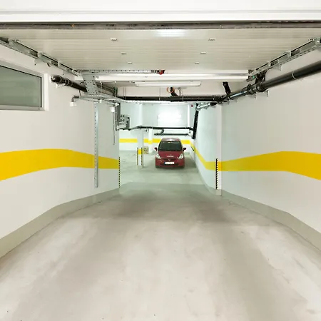 Ξενοδοχείο Tesla - Smart Garni 4*