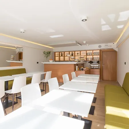 Tesla - Smart Garni 4*