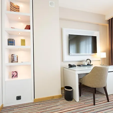 Tesla - Smart Garni 4* Βελιγράδι