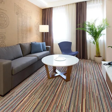 Tesla - Smart Garni Hotel