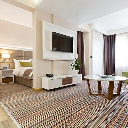 Tesla - Smart Garni Hotel 4*