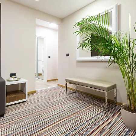 Tesla - Smart Garni 4* Βελιγράδι