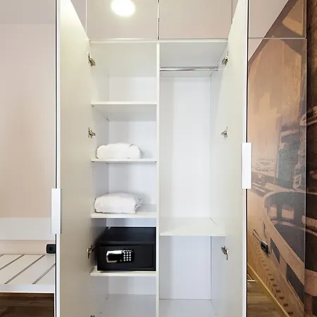 Tesla - Smart Garni Hotel Belgrad