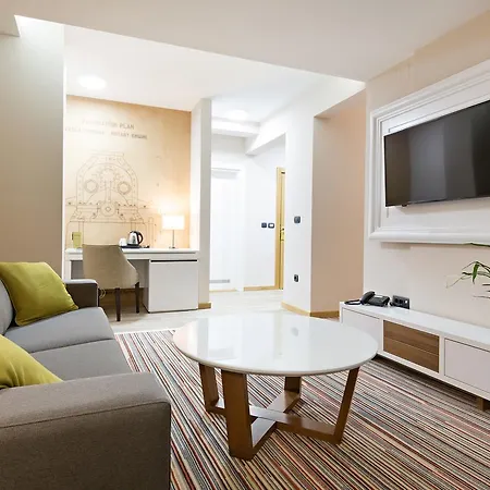 Hotel Tesla - Smart Garni