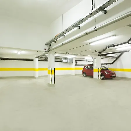 Tesla - Smart Garni Hotel 4*