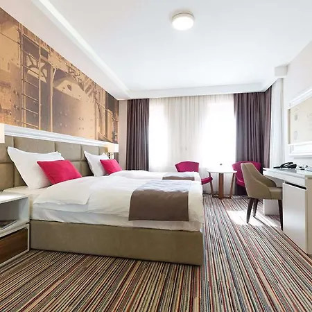 Tesla - Smart Garni Hotel 4*