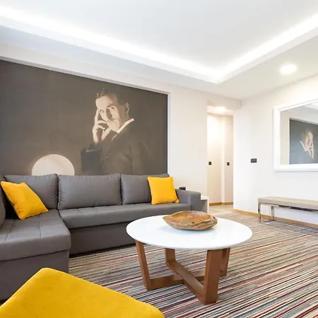 Tesla - Smart Garni Hotel