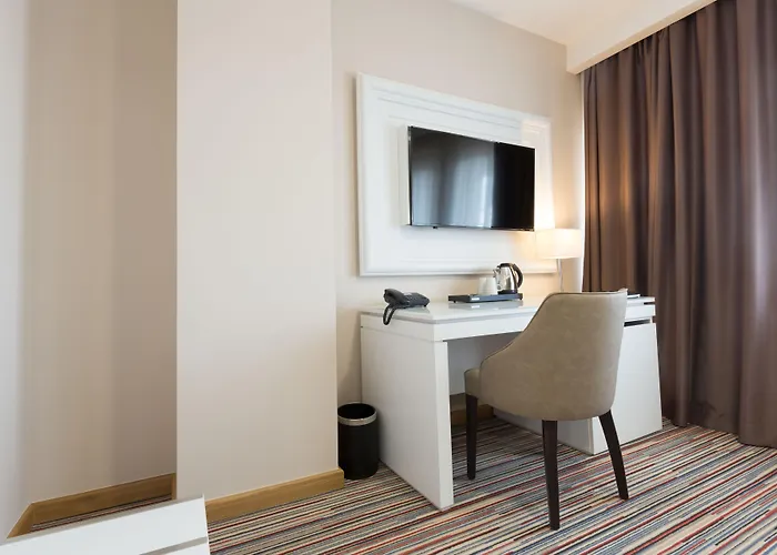 Tesla - Smart Garni Hotel