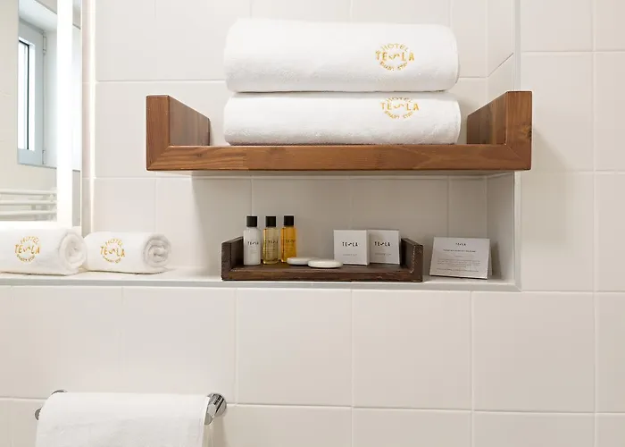 Tesla - Smart Garni Hotel