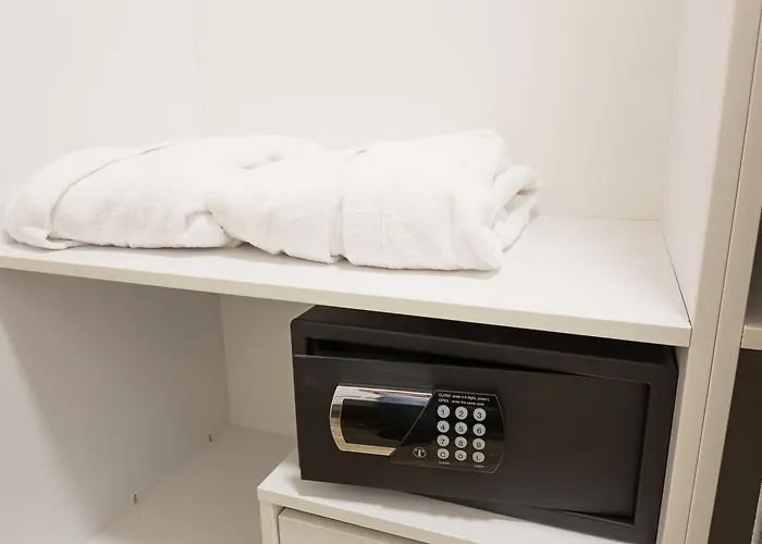 Hotel Tesla - Smart Garni