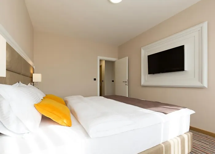 Hotel Tesla - Smart Garni 4*