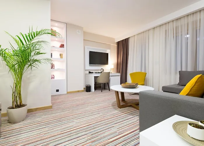 Tesla - Smart Garni Hotel 4*